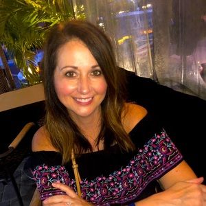 Meet your Posher, Valerie!